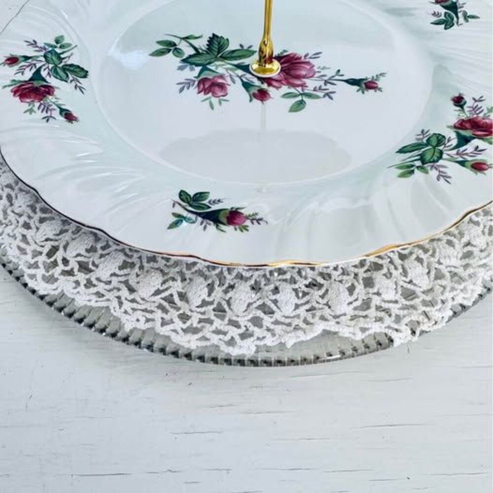 Vintage Lynn’s Fine China 3-Tier Dessert Stand - Victorian Rose Pattern - Picture 4 of 4